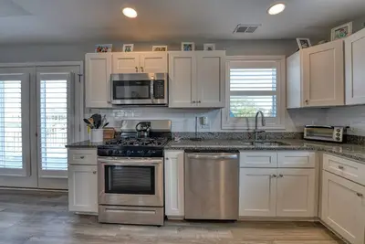 Image de Conscious Sedation - 5 Bedrooms, 3 Bathrooms, Dog-Friendly Beach House