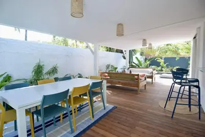 Image de Villa avec piscine Ă 100m du lagon Ă pied.