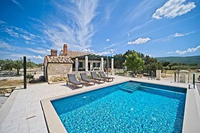 Image de Holiday House Bracuta with private pool