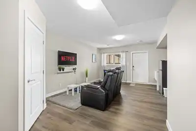 Image de ⭐️Hotel Style Private suite ❤️ Fence Yard✅ Pet Friendly 🐶 Near West Edm Mall✅