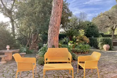 Image de Elegant Roman Villa, Beautiful Gardens, Air-con, Pool, Bbq, Portion for 6 or 7