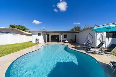 Image de Luxury Pool Villa- 15 Mins to Hollywood Beach!