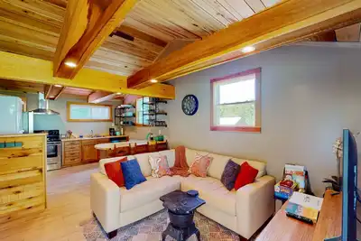Image de Charming home with grill, deck, & washer\/dryer - near Asheville