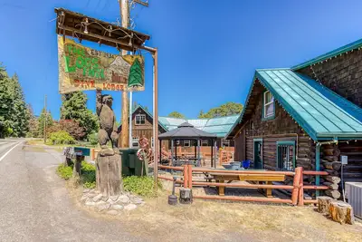 Image de Dog-friendly cabins with partial ACs, courtyard access, mtn/valley views, & WiFi