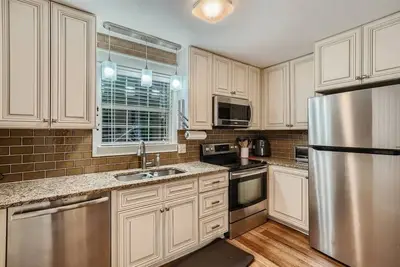 Image de 3 Bdrm Lake House mins from Boat Ramp \/ Whitewater\n\n