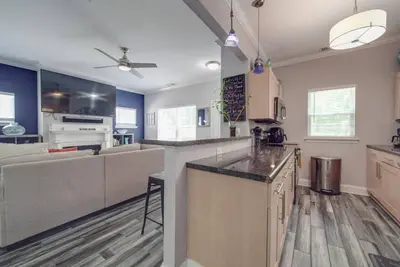 Image de Getaway near Center City—Centrally located in Clt!