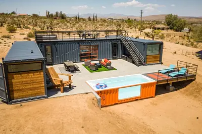 Image de Unique one of a kind container home, Heated Pool, Mtn Views, Huge Outdoor Deck