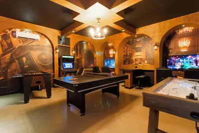 Image de Relax & Play: Spacious Themed Retreat in Solara