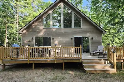 Image de Otsego Lake Oasis! Spacious 3 bd + loft. Sleeps 12. Separate Private Lake Access