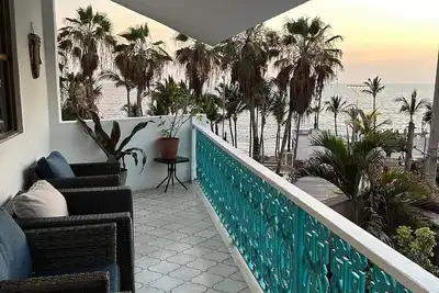Image de 4, 000 sq ft 6 bed ocean Villa w\/housekeeping included! !
