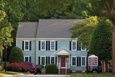 Image de Studio Suite w/ Kitchenette at Williamsburg Patriot's Place! !