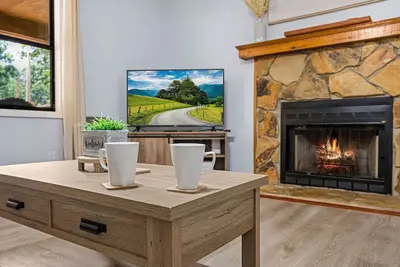 Image de Andy Woods Lodge - 4 Bedrooms, 1. 5 Baths, Sleeps 8 by RedAwning