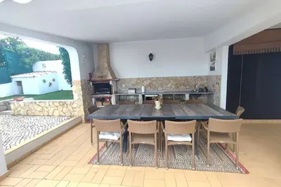 Casa das Flores-Private Villa w/ Pool & Bbq