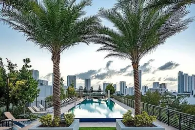 Image de Wynwood 2br w/ Rooftop Pool & City Views