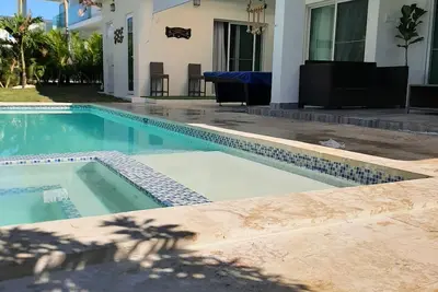 Villa Nueva. En Comunidad Cerrada Frente Al Mar