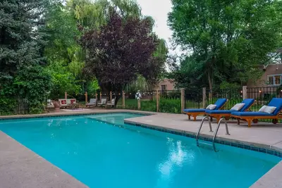 Image de Traditional Hacienda, heated pool upon request, hot tub, huge yard, private