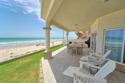 Image de Beautiful Beachfront Oceanfront Home Water Slides Las Palmas Resort Sandy Beach