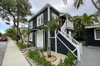 Image de Luxury Modern 2 Bedroom Steps to Water/Downtown