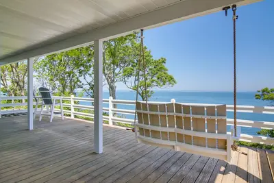 Image de Bayfront Home w/ Deck - 4 Mi to Downtown Plymouth!