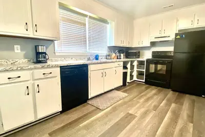 Image de Close to Hickory, 3br 1. 5ba Carport and free cable Tv!