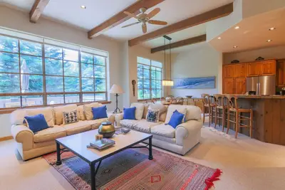Image de 5 Villa Ct, Sun Valley · Family-Friendly Sun Valley Elkhorn Condo