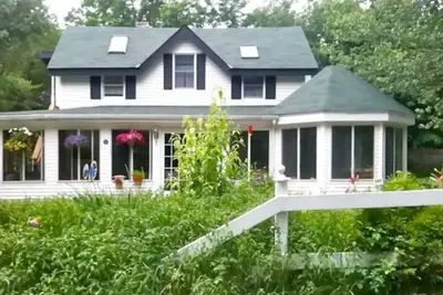 Image de Private Giant Luxury Creekside Home - Serenity