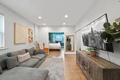 Image de The Rainforest Retreat | 17 Beds Sleeps 25+ | 20m to Nyc | Free Parking