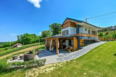 Image de Belle maison Ă Sveti Urban avec sauna