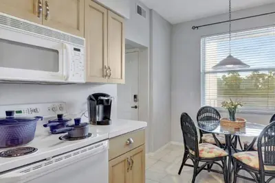 Image de 2/2 Condo 3rd Floor with a golf view. Very quiet community in Bonita Springs, Fl