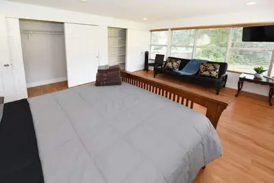 Image de Spacious 4bed -> 8 min to Beach