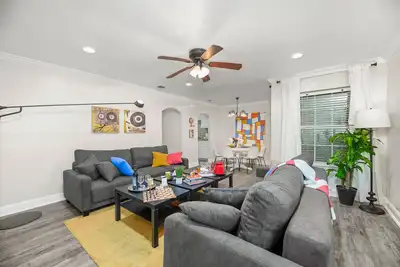 Image de Easy walk to At&T Stadium/Texas Live/Globe Life Field, Sleeps 12 Comfortably!