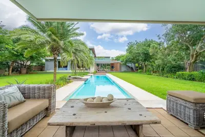 Image de 5 Bed Python Villaway