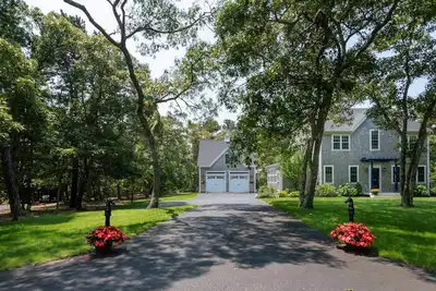 Image de An Oasis on Martha's Vineyard-A 4 Bedroom 4. 5 Bath Home In Historical Oak Bluffs