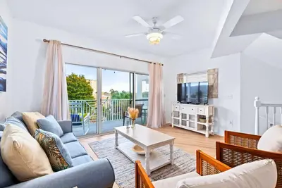 Image de Walk to Beach, Private Access, Heated Pool & Grill