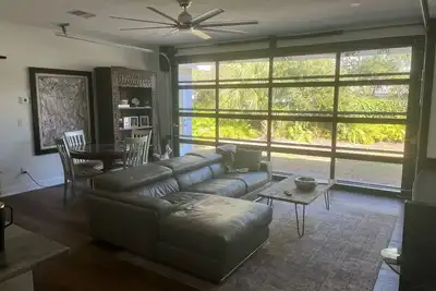 Image de Convenient + Quiet + Relaxing / Close to Beaches + Close to Activities