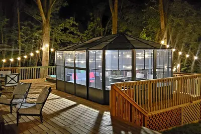 Image de Fully renovated private & cozy 3 bdr cottage with hot tub close to Warren Dunes