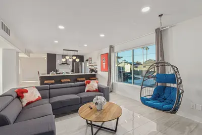 Image de Palms in Paradise Home w/Hot Tub and Pool located near Old Town Scottsdale.