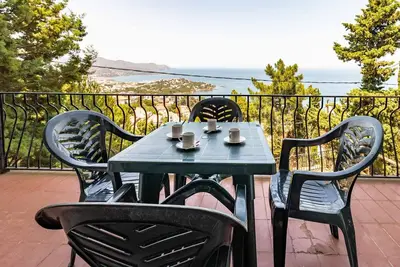 Super Fener 92 – appartement avec terrasse et vue