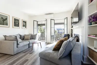 Image de Renovated Terrace-style Apartment Near Queen Street