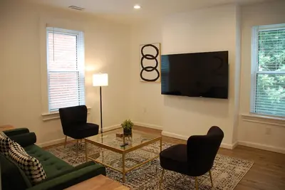 Image de Pgh Delight - 4b/3b, All New w/ Free Street Parking, Perfect for family vacation