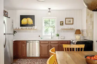 Image de Updated Leelanau home nestled bt Suttons Bay & West Bay, 3 min walk to 2 beaches