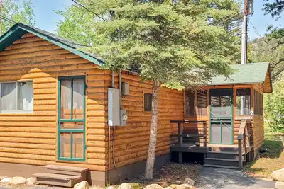Image de Classic Riverfront Family Cabin