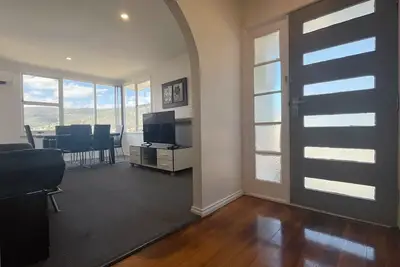 Image de The Mountain Riveting House at Risdon vale