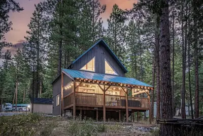 Image de Newly owned Cabin w/ private hot tub, A/C & covered deck - Dog Friendly!