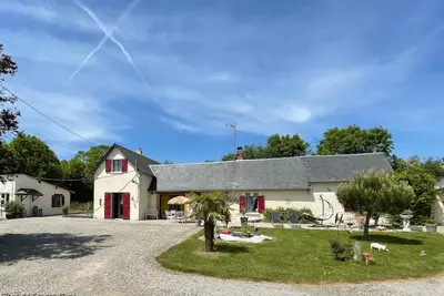 Image de Grande maison de campagne avec studio, nature, confort et loisirs à 5 km, 4 chambres, jardin clos