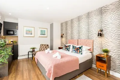 Image de First floor compact studio with kitchenette