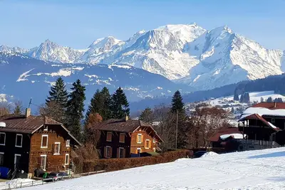 Image de Studio 'Les Montagnes' avec vue sur les montagnes et balcon