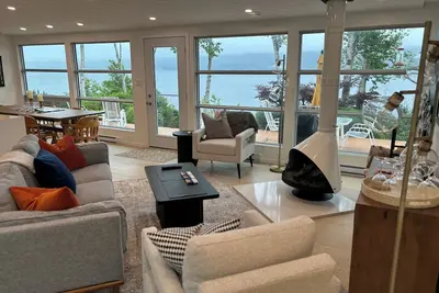 Image de Waterfront Bras D'or Lakehouse 3bdrm\/2bath 20 minutes to Sydney