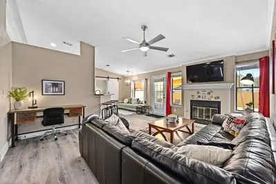 Image de `Saloma Place` Pet-Friendly! Large yard! Work Space!