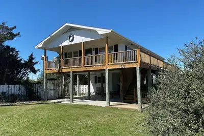 Image de The Knotty Hooker - Classic 3br Soundfront Home - Pet Friendly!